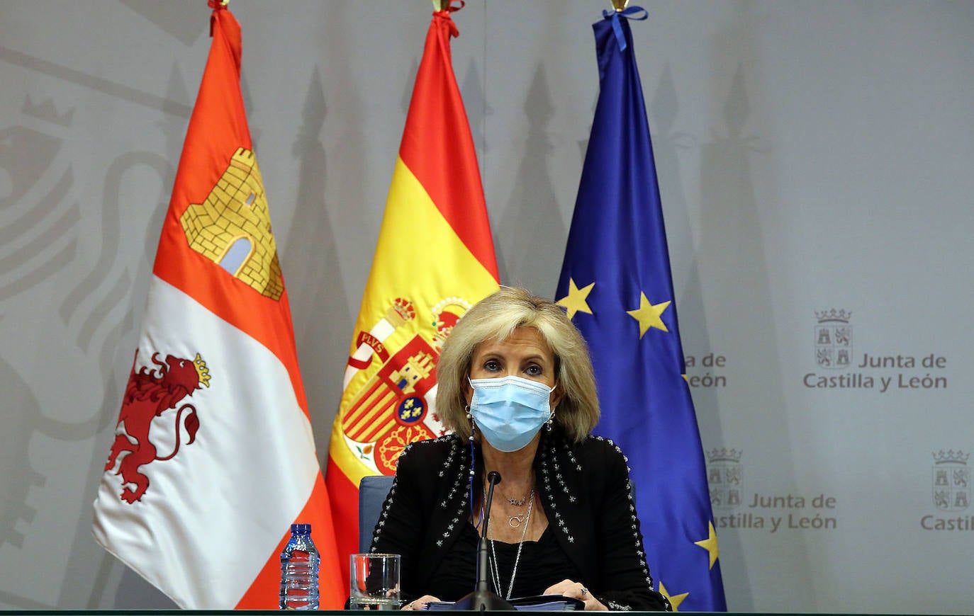 Fotos: La consejera de Sanidad informa de la situación del covid-19