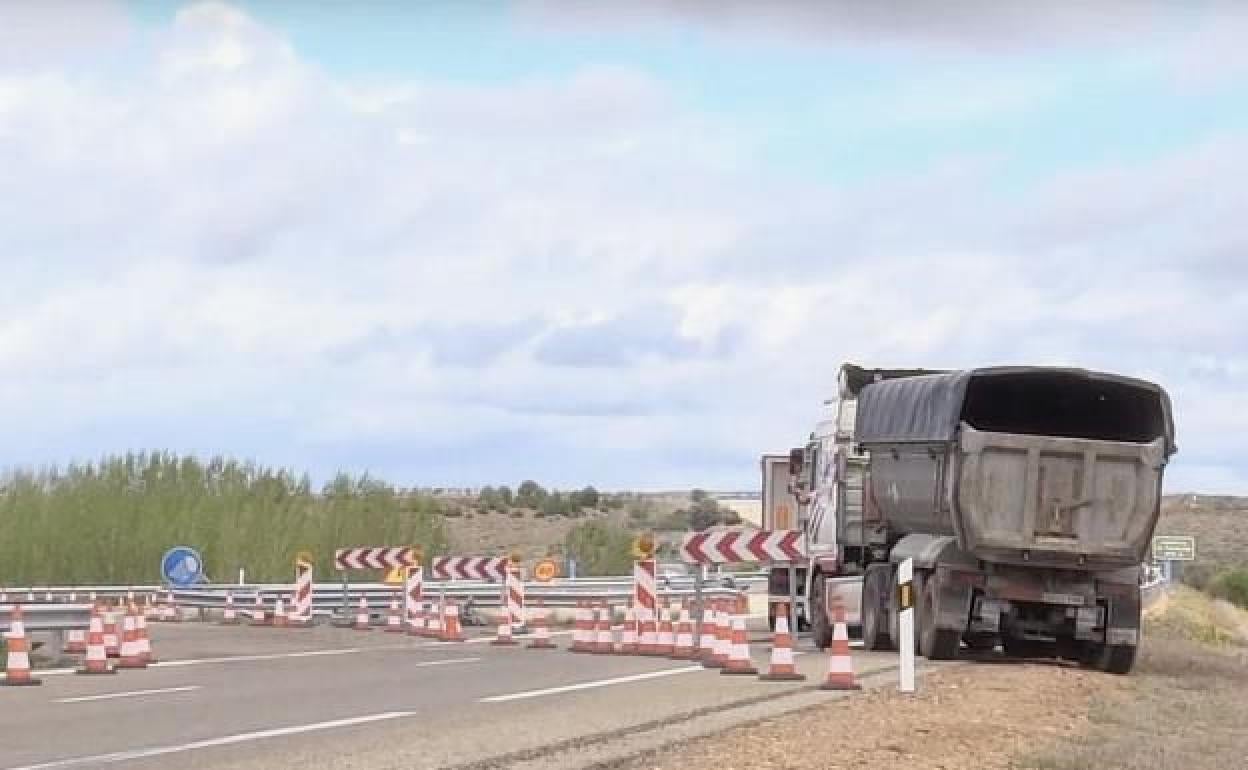 Imagen de las obras en la León-Benavente con limitaciones de tráfico. 