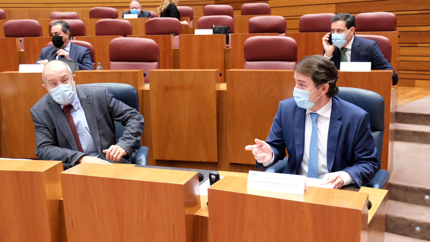 Fernández Mañueco comparece a petición propia ante el pleno de las Cortes,