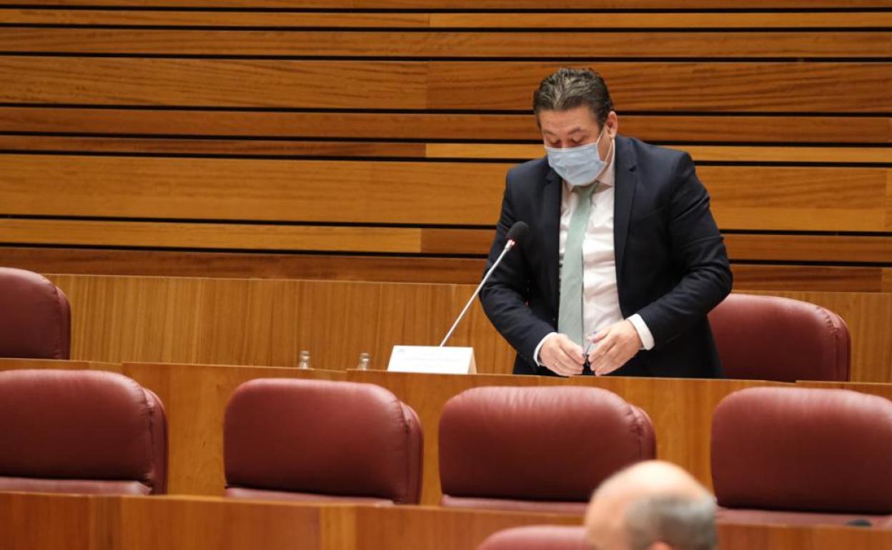 Luis Mariano Santos, durante su intervención en las Cortes.