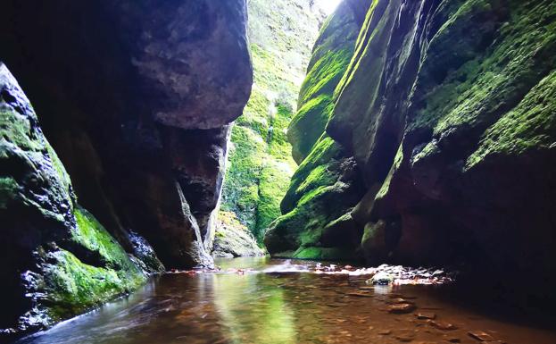 Imagen principal - Cuevas, cascadas, molinos, montañas muestran el enorme potencial de esta provincia. 