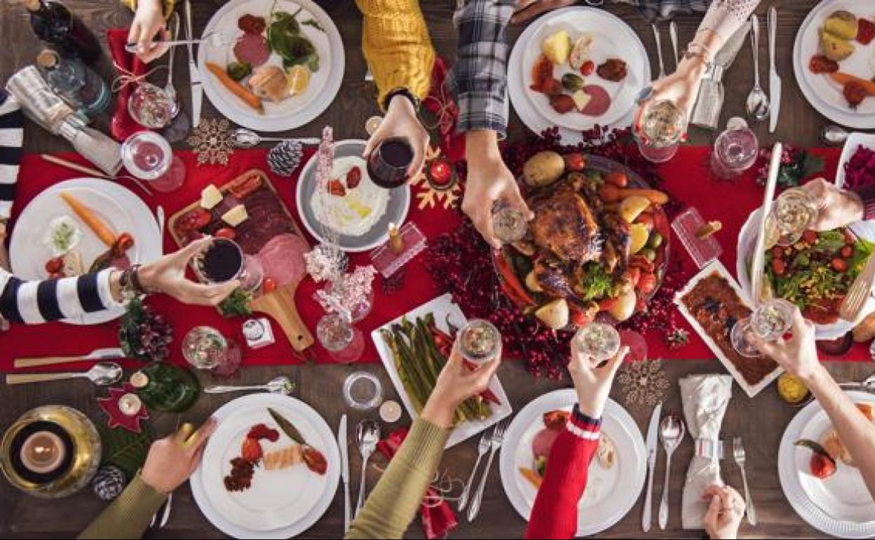 Cena de Navidad en familia, con menos de diez personas y con la circulación por la península limitada.