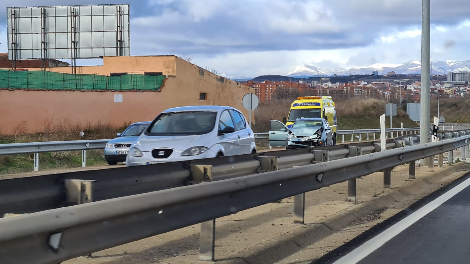 Coche siniestrado tras el accidente. 