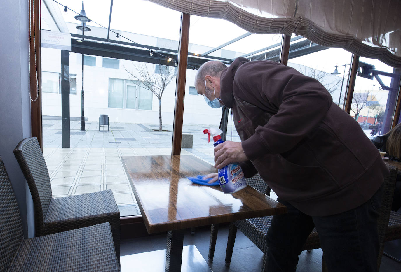 Un bar de la provincia, con clientela este viernes. 