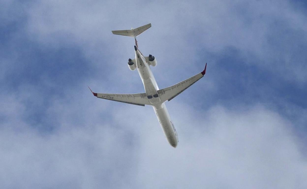 Air Nostrum programa vuelos especiales para Navidad desde León a Baleares y Canarias