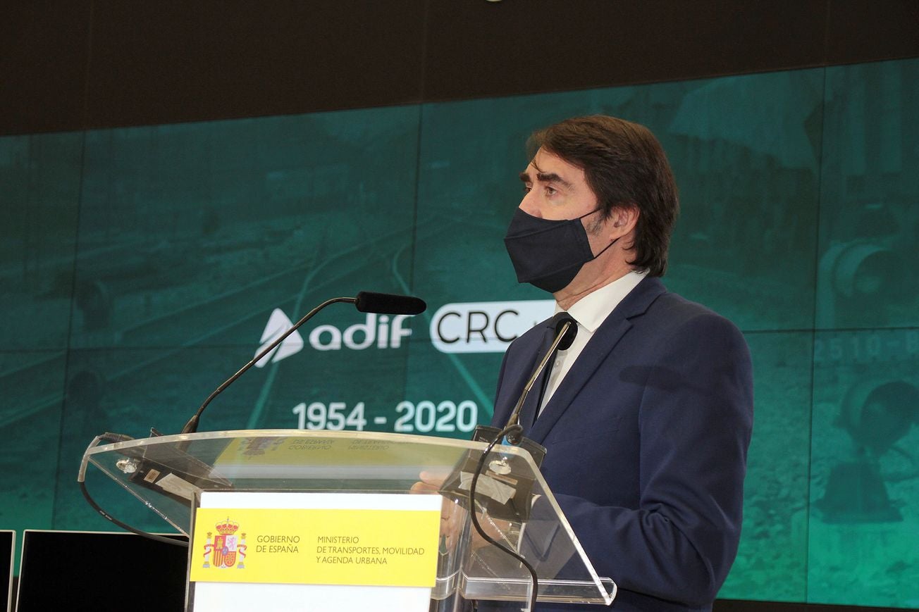 El ministro de Transportes, Movilidad y Agenda Urbana, José Luis Ábalos, preside la puesta en servicio del Centro de Regulación de Circulación (CRC) de León, con el delegado del Gobierno en Castilla y León, Javier Izquierdo, el consejero de Fomento y Medio Ambiente, Juan Carlos Suárez-Quiñones, y el alcalde de León, José Antonio Diez. 