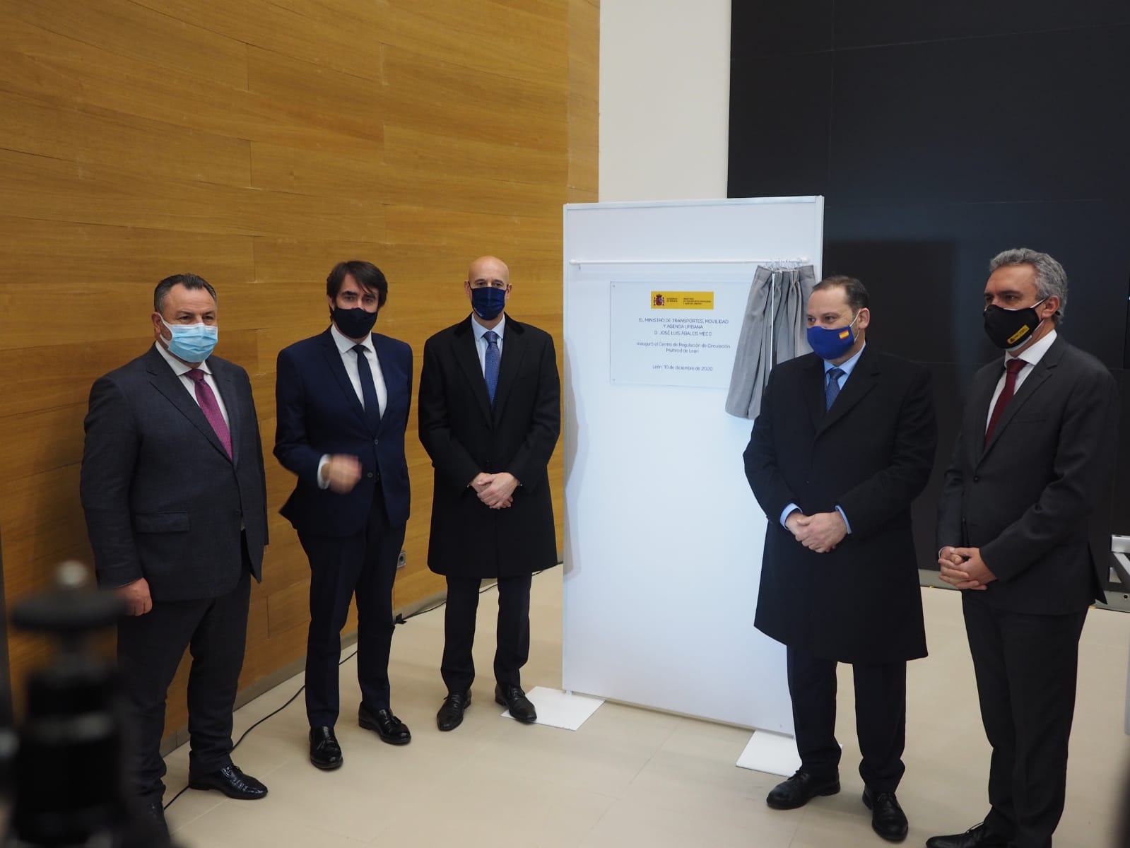 El ministro de Transportes, Movilidad y Agenda Urbana, José Luis Ábalos, preside la puesta en servicio del Centro de Regulación de Circulación (CRC) de León, con el delegado del Gobierno en Castilla y León, Javier Izquierdo, el consejero de Fomento y Medio Ambiente, Juan Carlos Suárez-Quiñones, y el alcalde de León, José Antonio Diez. 