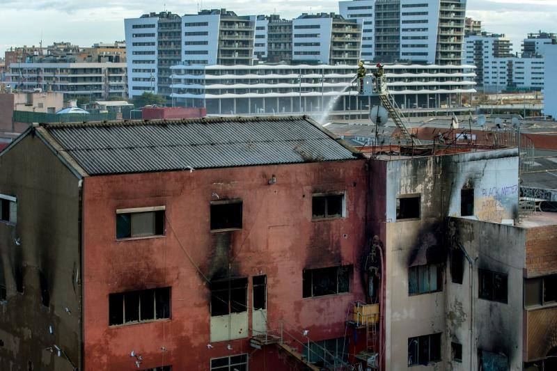 Fotos: Imágenes del trágico incendio de Badalona