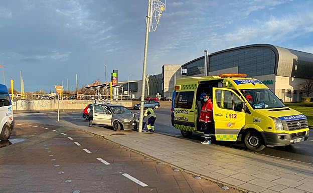 Las asistencias sanitarias tuvieron que atender al conductor accidentado