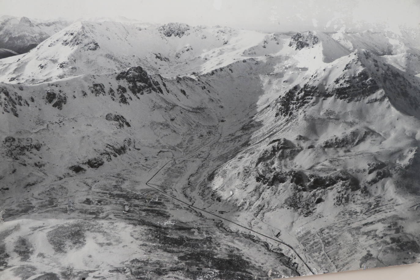 Con la caída de las primeras nevadas ya empiezan los preparativos para una nueva temporada de nieve en la estación de San Isidro