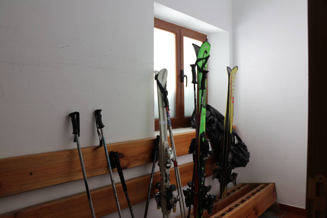 Con la caída de las primeras nevadas ya empiezan los preparativos para una nueva temporada de nieve en la estación de San Isidro