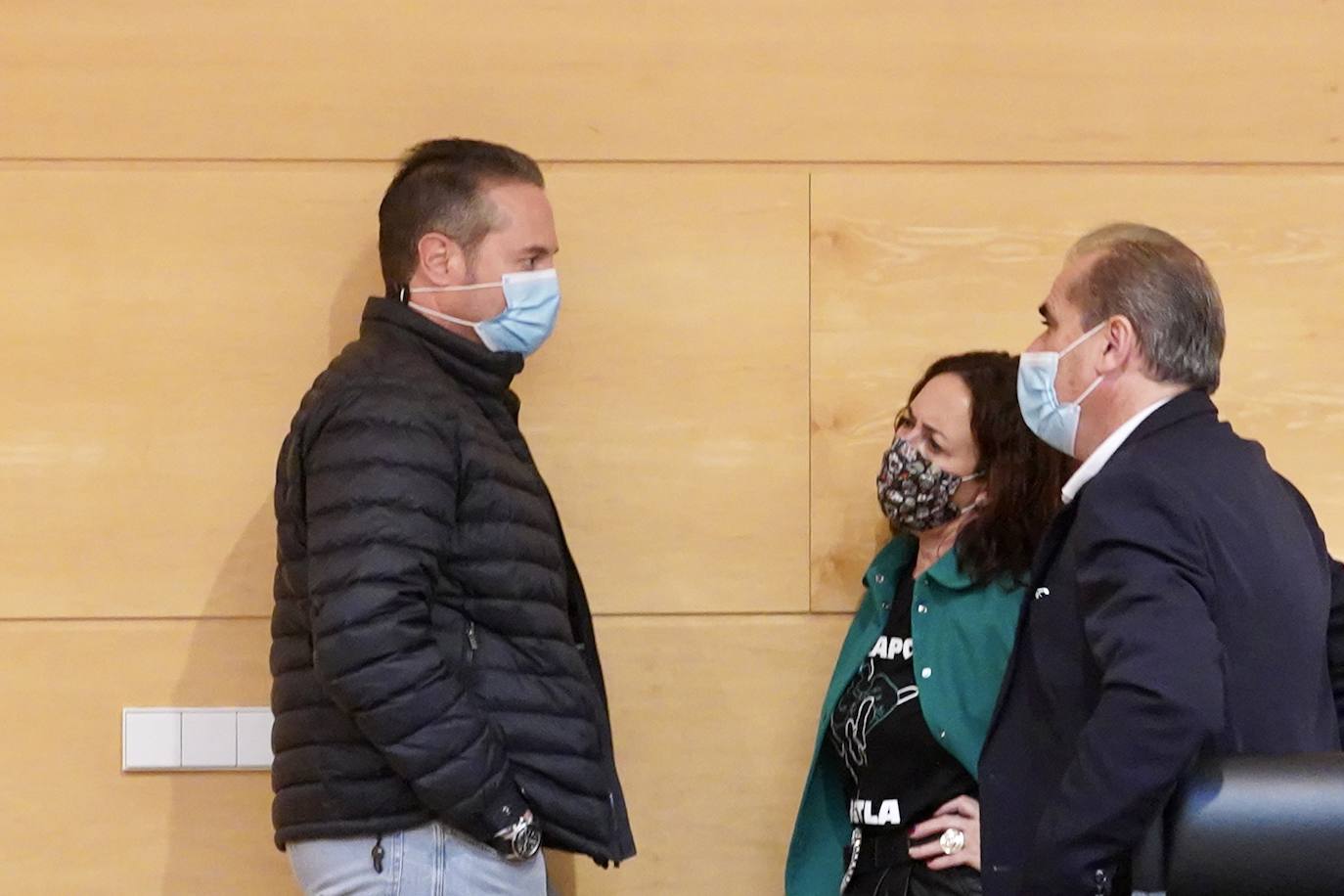 Fotos: Ana Carlota presenta los presupuestos ante las Cortes