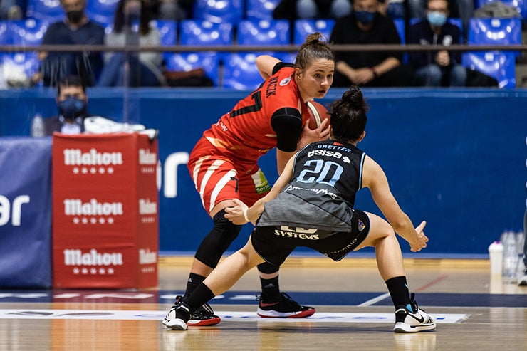 Fotos: Embutidos Pajariel roza la victoria ante Estudiantes