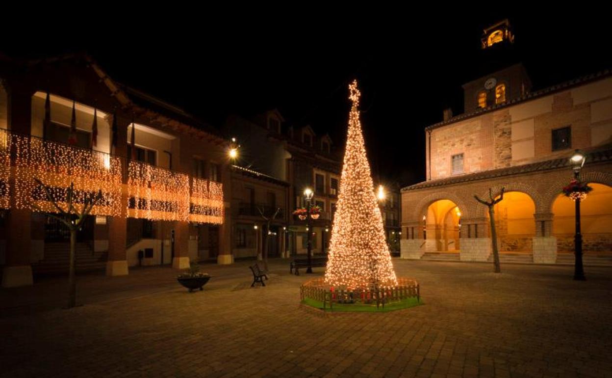 El árbol concederá deseos y regalos a los que participen.