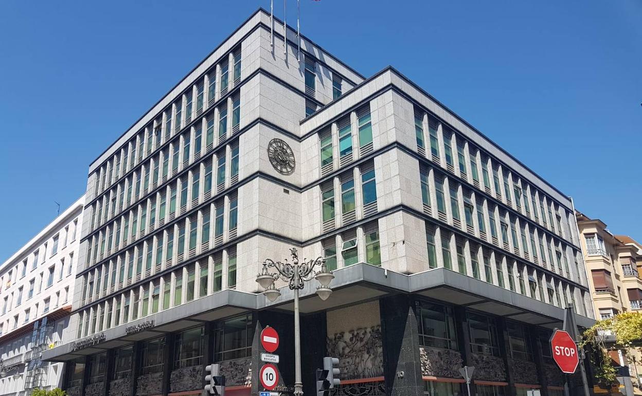 Fachada del Ayuntamiento de León en Ordoño II.