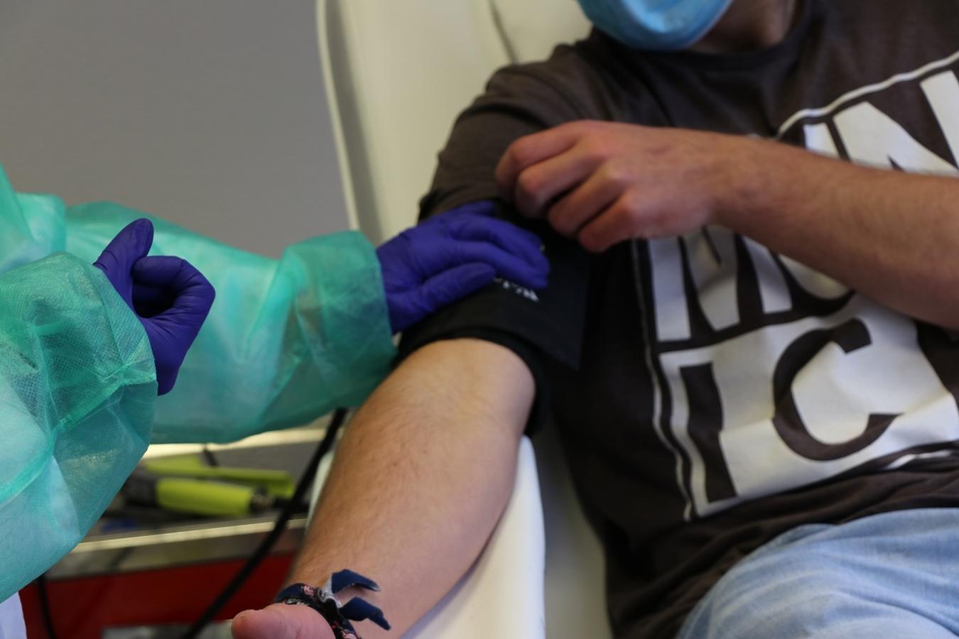 En el punto de donantes de sangre en José Aguado se encuentra una máquina para separar el plasma del resto de componentes sanguíneos.