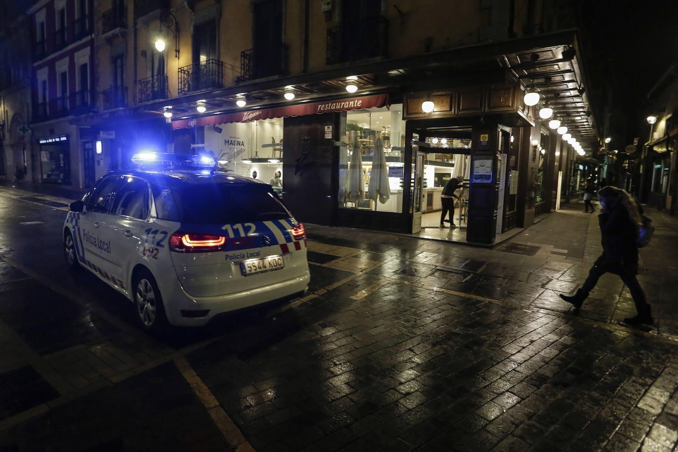 La hostelería se vio obligada a cerrar su puertas nuevamente tras el alza de la segunda ola de coronavirus en la provincia. Unas restricciones que los hosteleros rechazaron«porque se ha visto en otras comunidades donde se ha aplicado que no sirve para descender el número de casos».