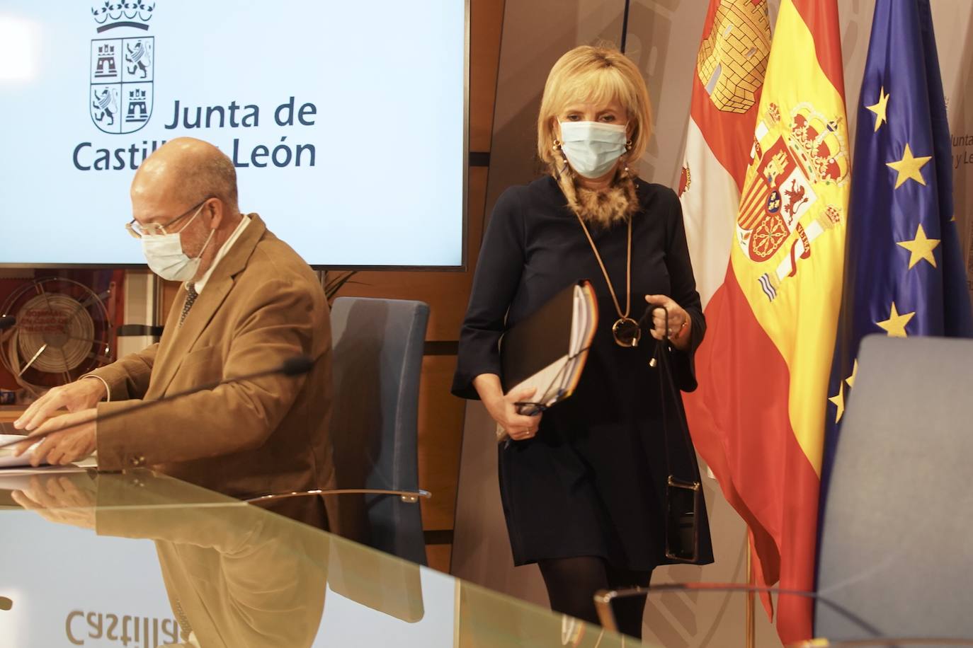 El vicepresidente, portavoz y consejero de Transparencia, Ordenación del Territorio y Acción Exterior, Francisco Igea, y la consejera de Sanidad, Verónica Casado, comparecen en rueda de prensa telemática posterior al Consejo de Gobierno. 