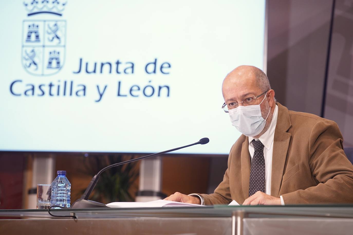 El vicepresidente, portavoz y consejero de Transparencia, Ordenación del Territorio y Acción Exterior, Francisco Igea, y la consejera de Sanidad, Verónica Casado, comparecen en rueda de prensa telemática posterior al Consejo de Gobierno. 