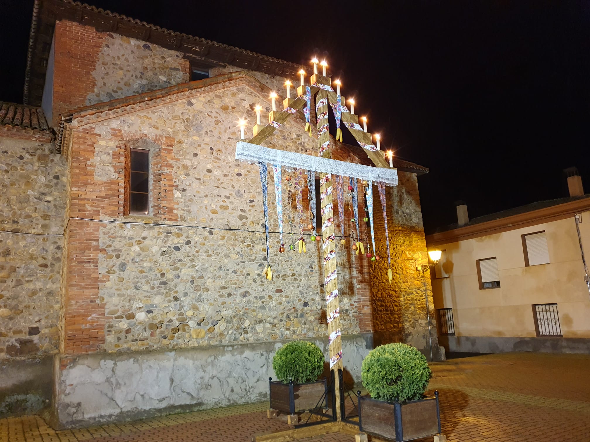 Uno de los ramos más vistosos de la provincia por su dimensiones, decoración y colorido 