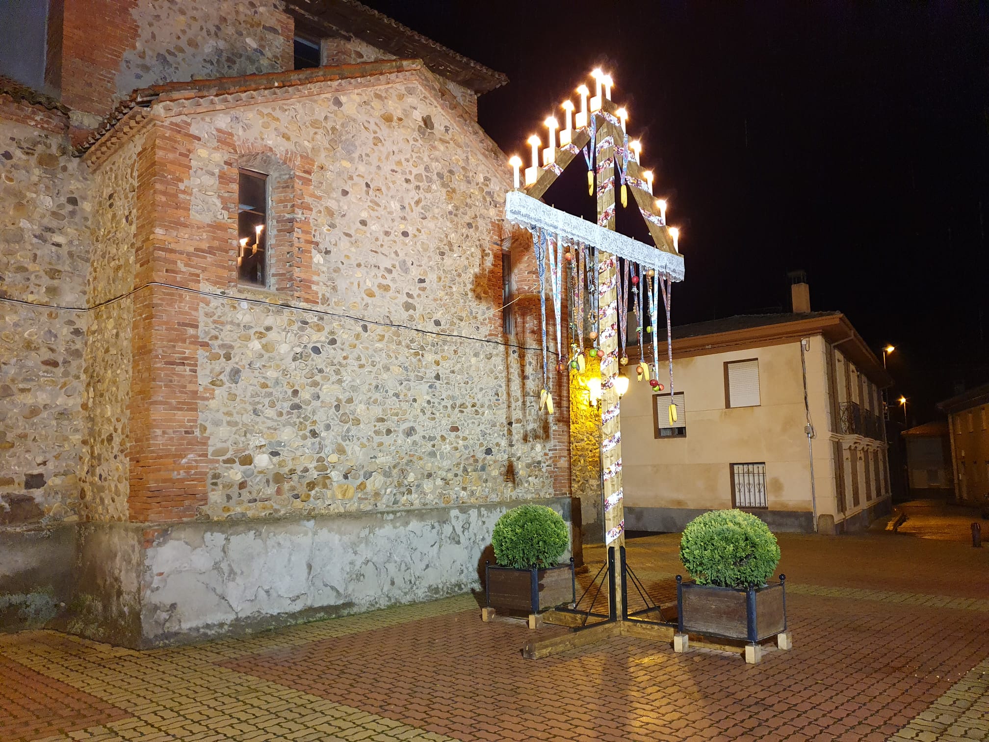 Uno de los ramos más vistosos de la provincia por su dimensiones, decoración y colorido 