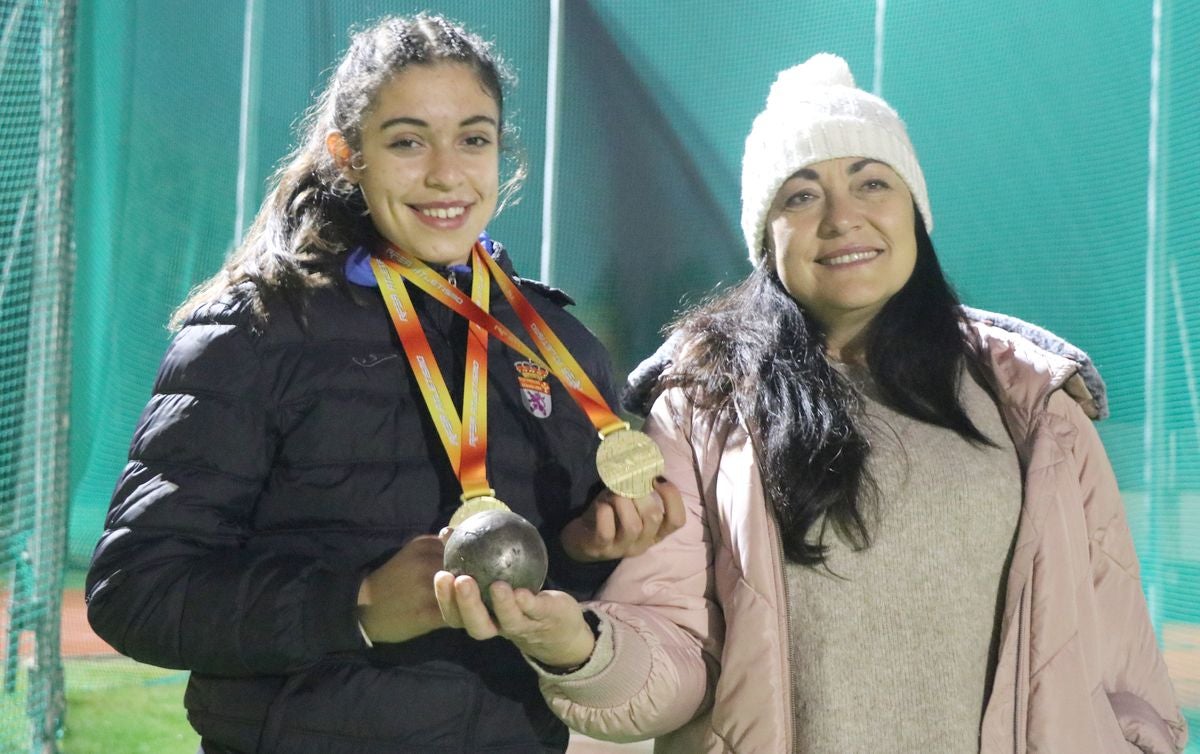 Fotos: Margarita Ramos y Fiona Villarroel, madre e hija con sangre de campeonas