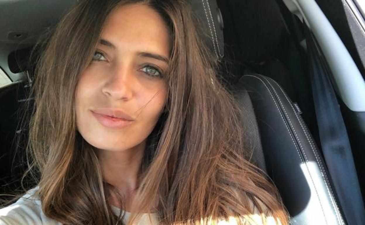 Sara Carbonero felicita la Navidad con una imagen de su infancia