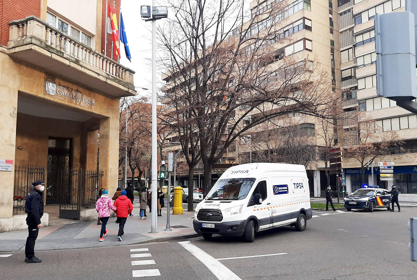 Fotos: Las primeras dosis de la vacuna contra la covid-19 llegan a la comunidad