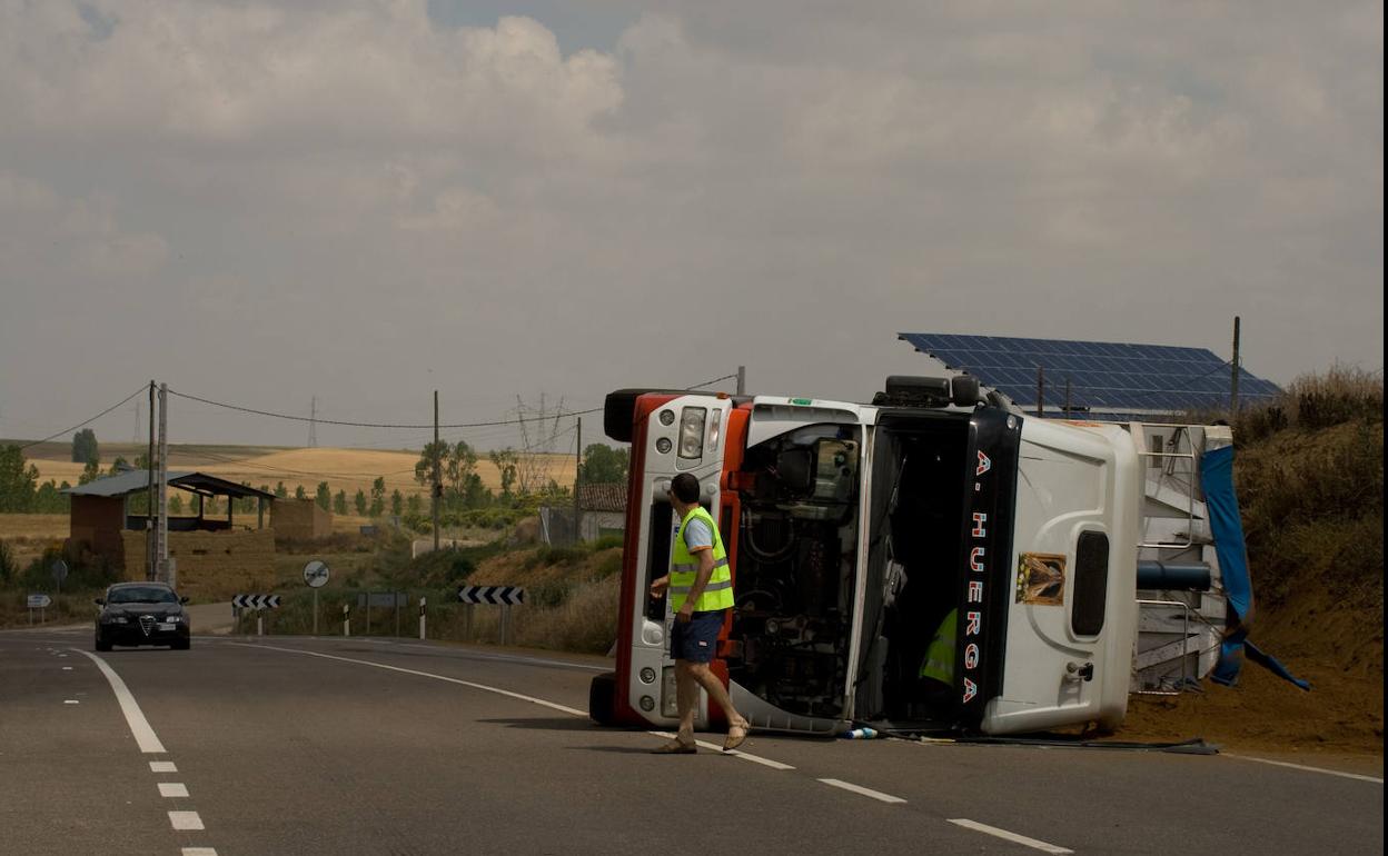 Accidente en la N-601 en las cercanías de Mayorga de Campos. 