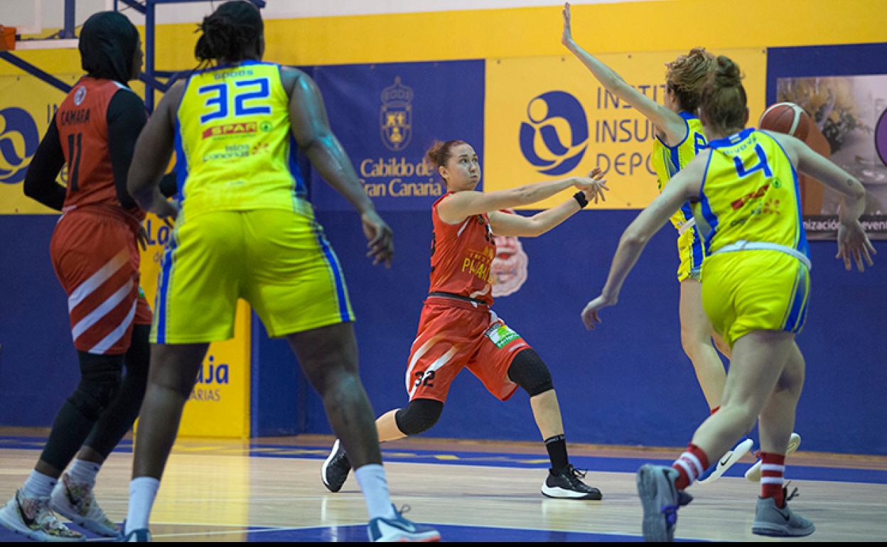 Un lance del partido entre Pajariel y Spar Gran Canaria.