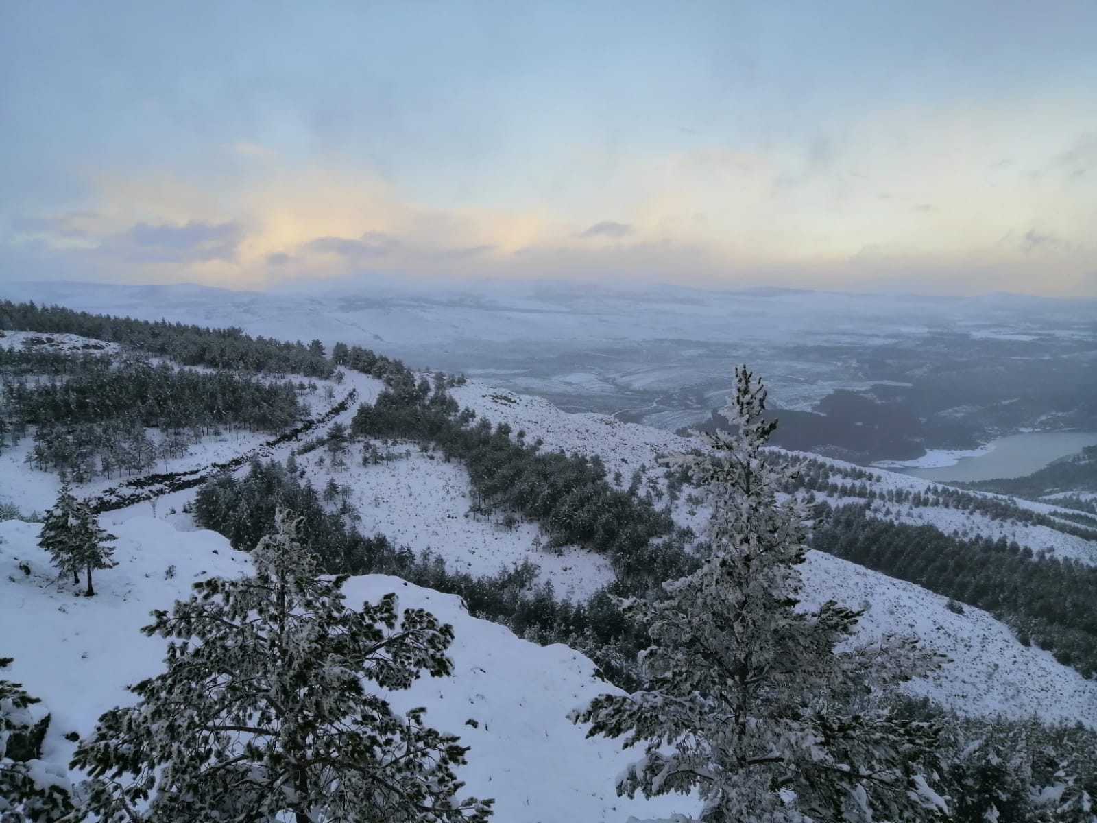 La provincia ya está teñidas de blanco dejando unos bonitos paisajes. 