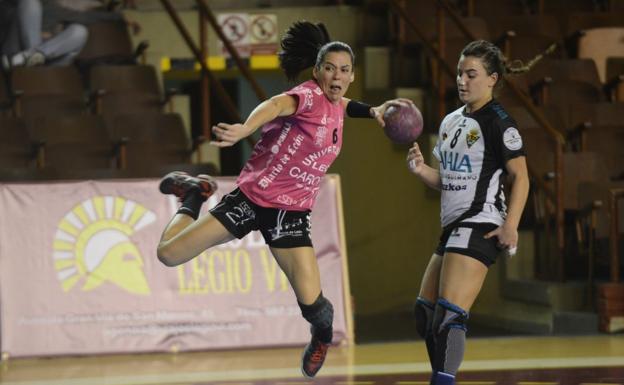 Raquel Caño, en un partido con el Cleba.