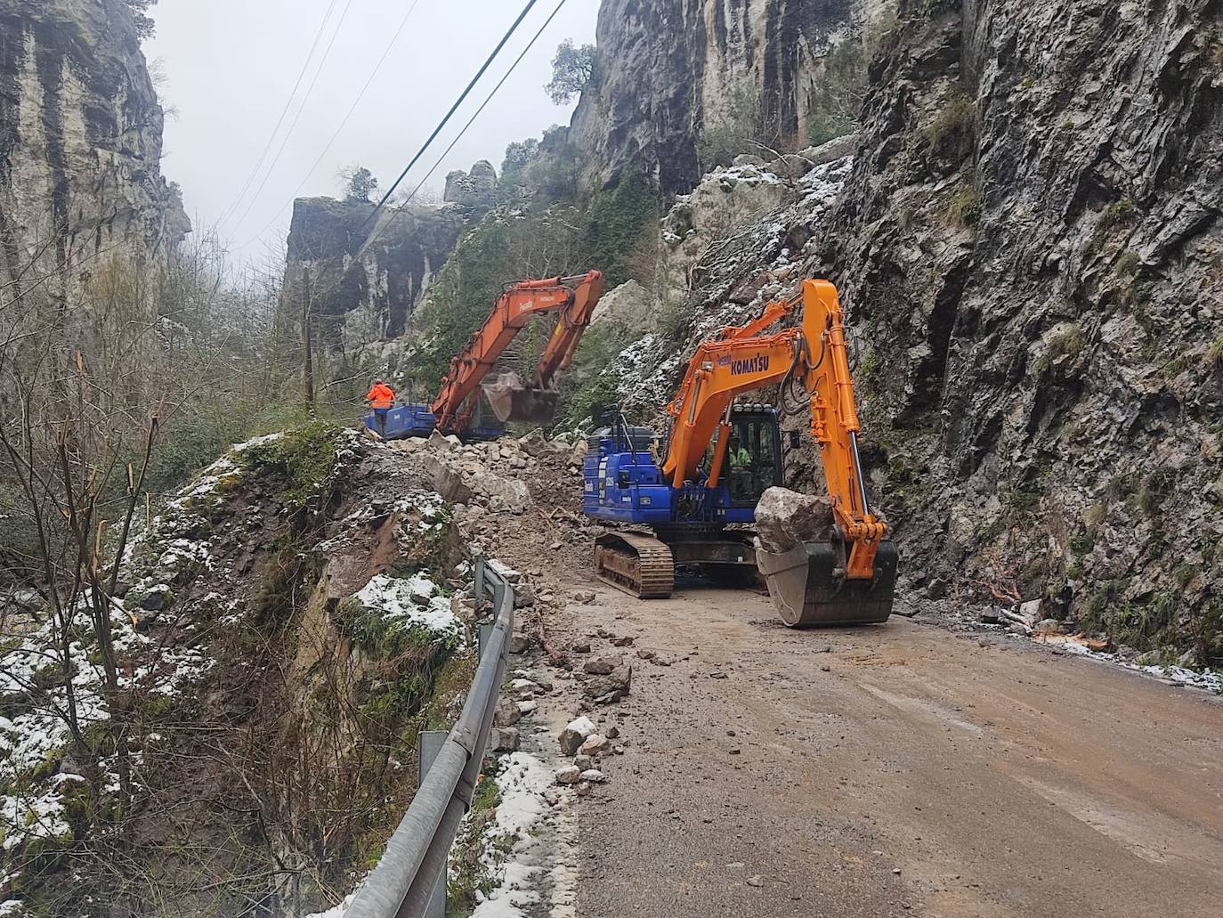 Fotos: Picos de Europa comienza el año bajo la nieve