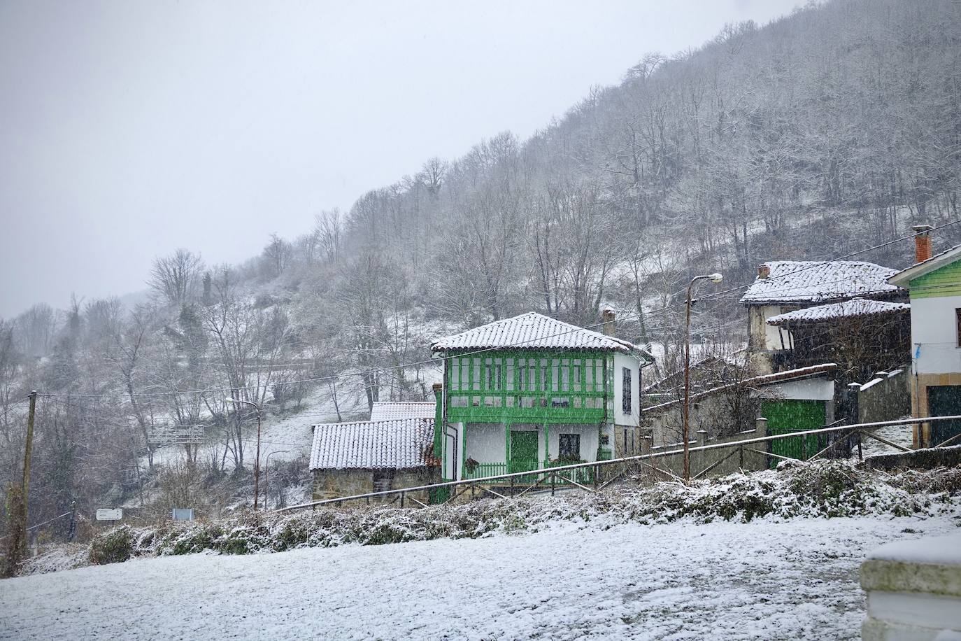 Fotos: Picos de Europa comienza el año bajo la nieve