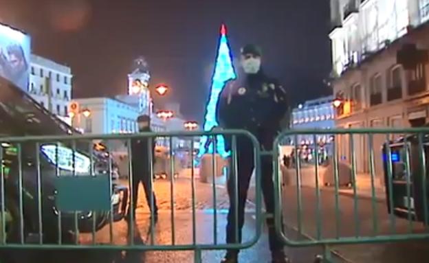 La Policía custodia la Puerta del Sol.