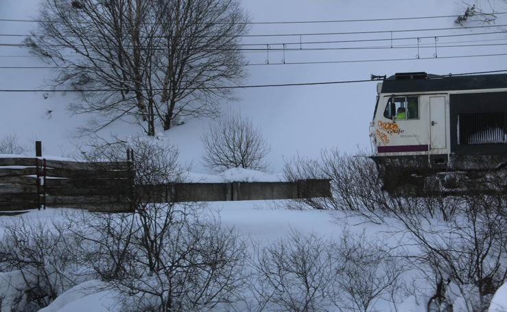 Las carreteras del norte se llenan de nieve