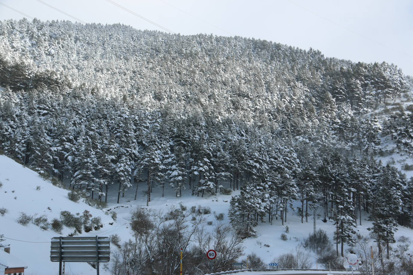 El norte vive una jornada bajo la nieve a la espera de una pequeña tregua.