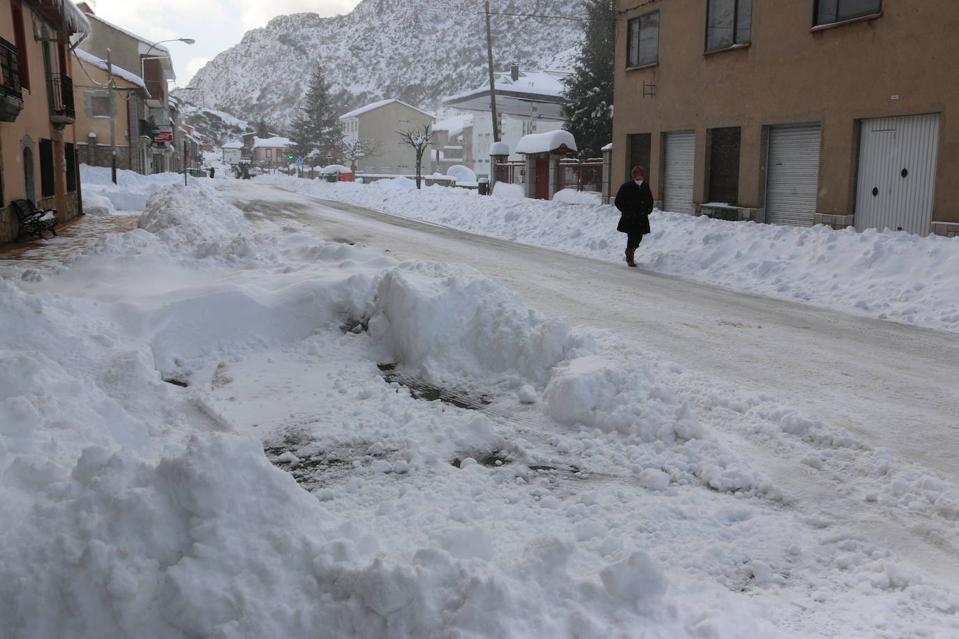 El norte vive una jornada bajo la nieve a la espera de una pequeña tregua.