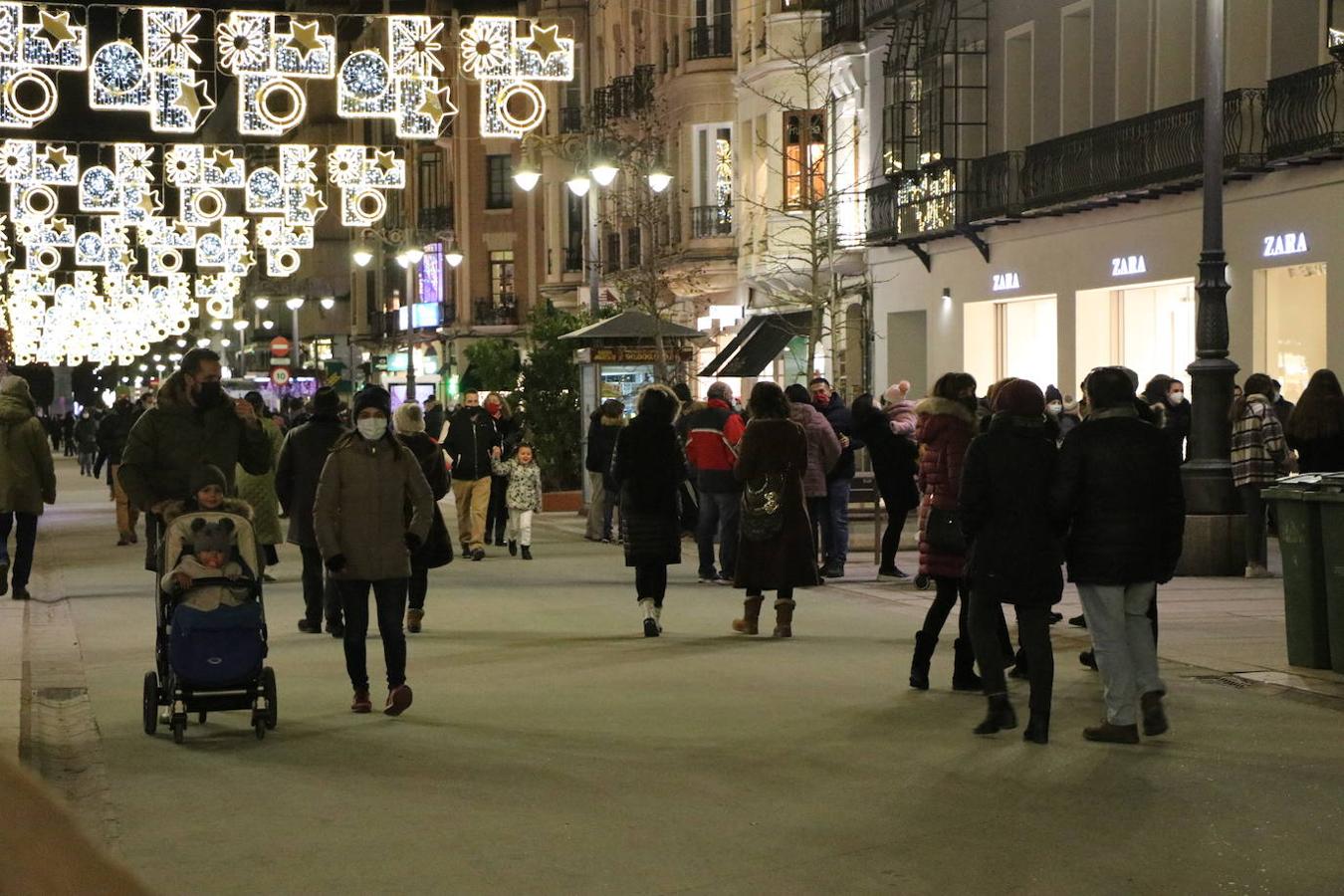 Los Reyes Magos saludan a los leoneses a su paso por Ordono.