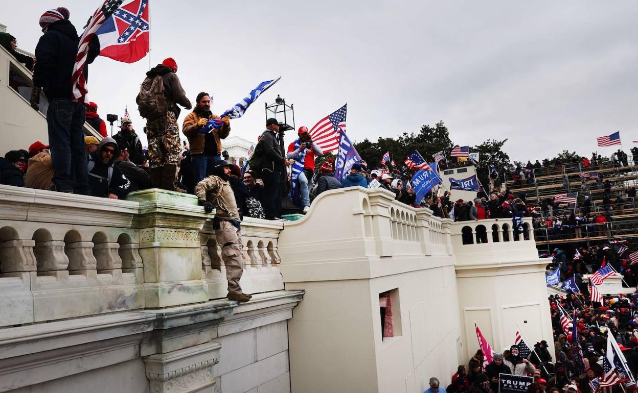 Partidarios de Trump en el Capitolio