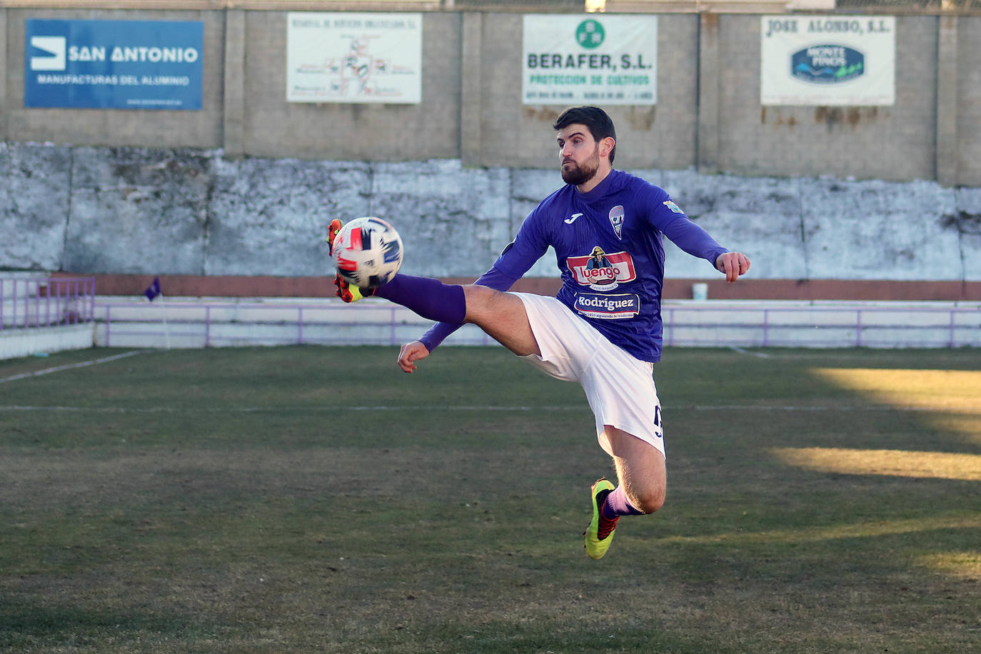 Fotos: Las imágenes del triunfo de La Bañeza ante el Becerril