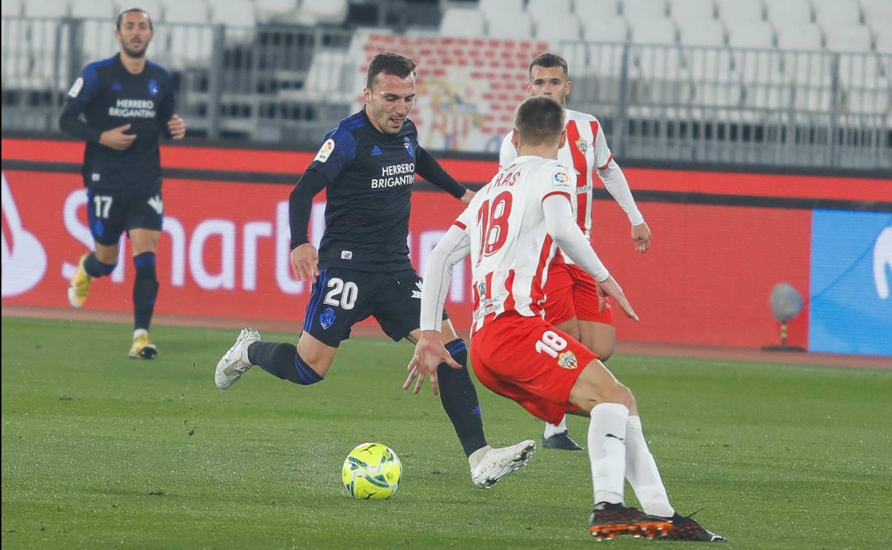 Pablo Valcarce, en el partido del pasado fin de semana ante el Almería.