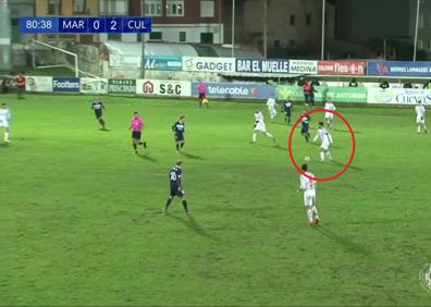 Imagen secundaria 1 - En la primera imagen, Sergio Marcos llegando a posición de remate ante el Langreo. En la segunda, Sergio Marcos, mucho más cercano al área buscando un pase definitivo ante el Marino. En la tercera imagen, Sergio Marcos, en posición de mediapunta, iniciando la presión ante el Covadonga.