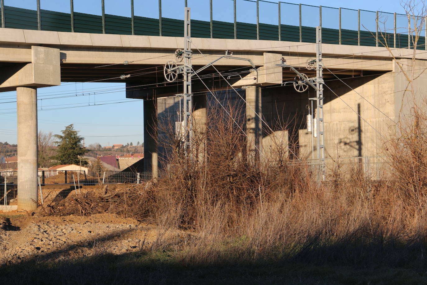 Vista del paso en obras. 