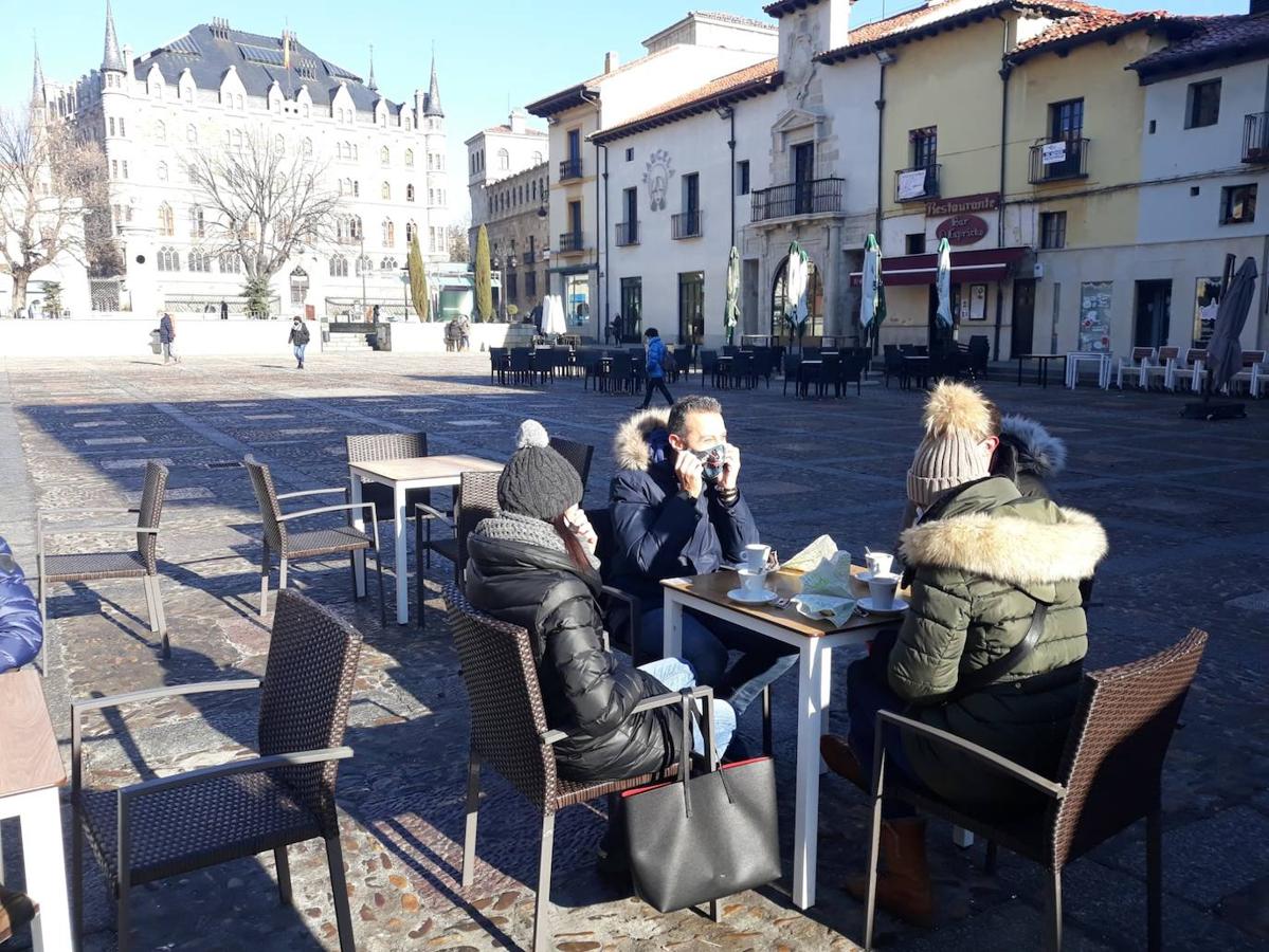 Terrazas del centro de León el primer día de las nuevas restricciones.