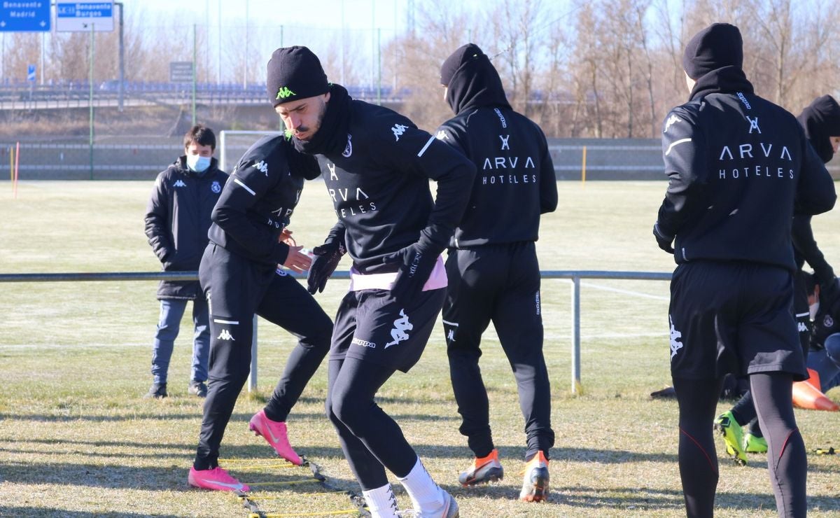 Los jugadores de la cultural durante un entrenamiento.