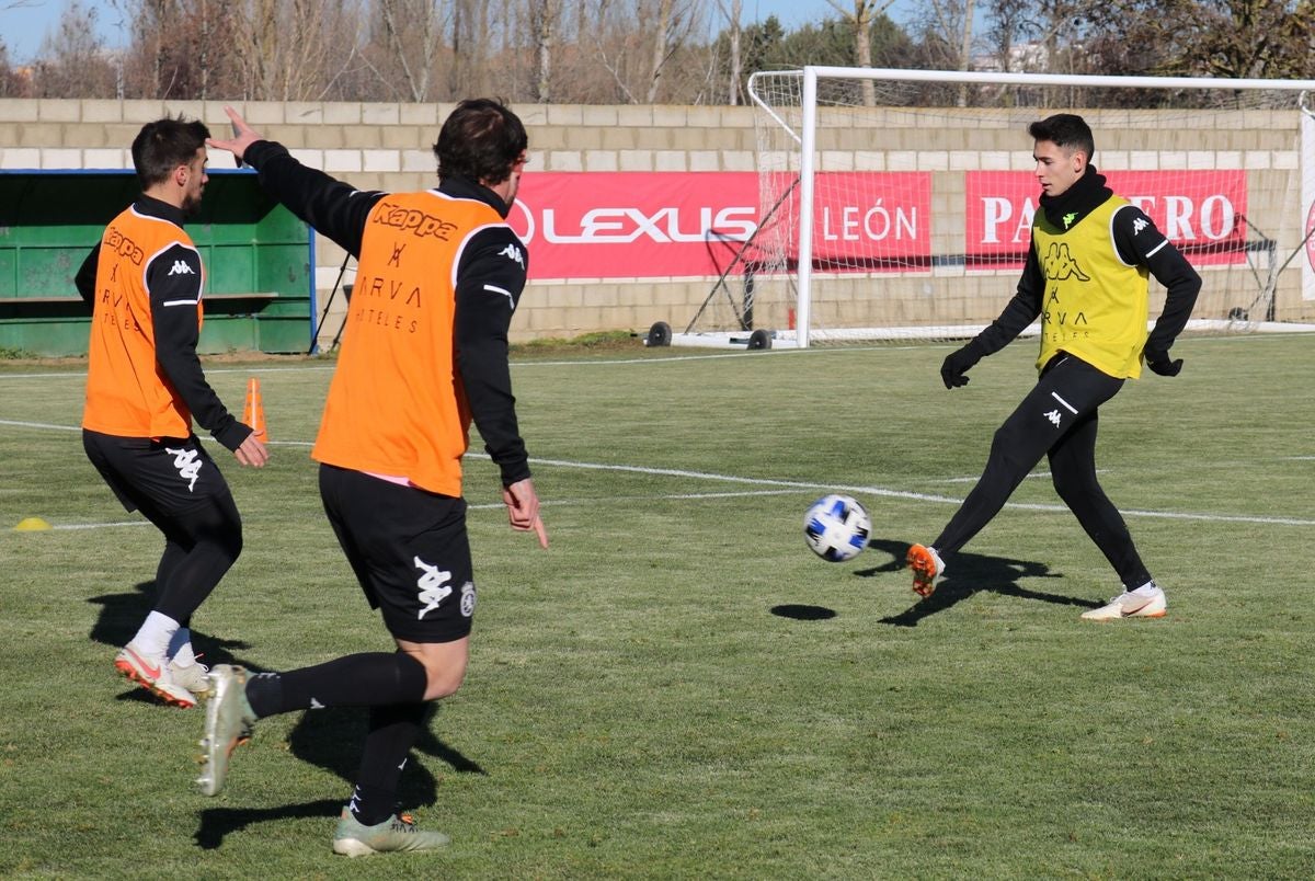 Los jugadores de la cultural durante un entrenamiento.