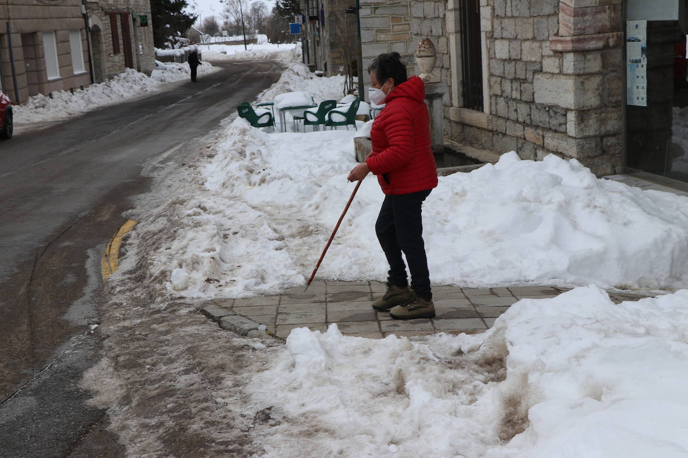 El municipio babiano mantiene varias carreteras en muy mal estado tras la gran nevada que afrontó a finales de 2020.