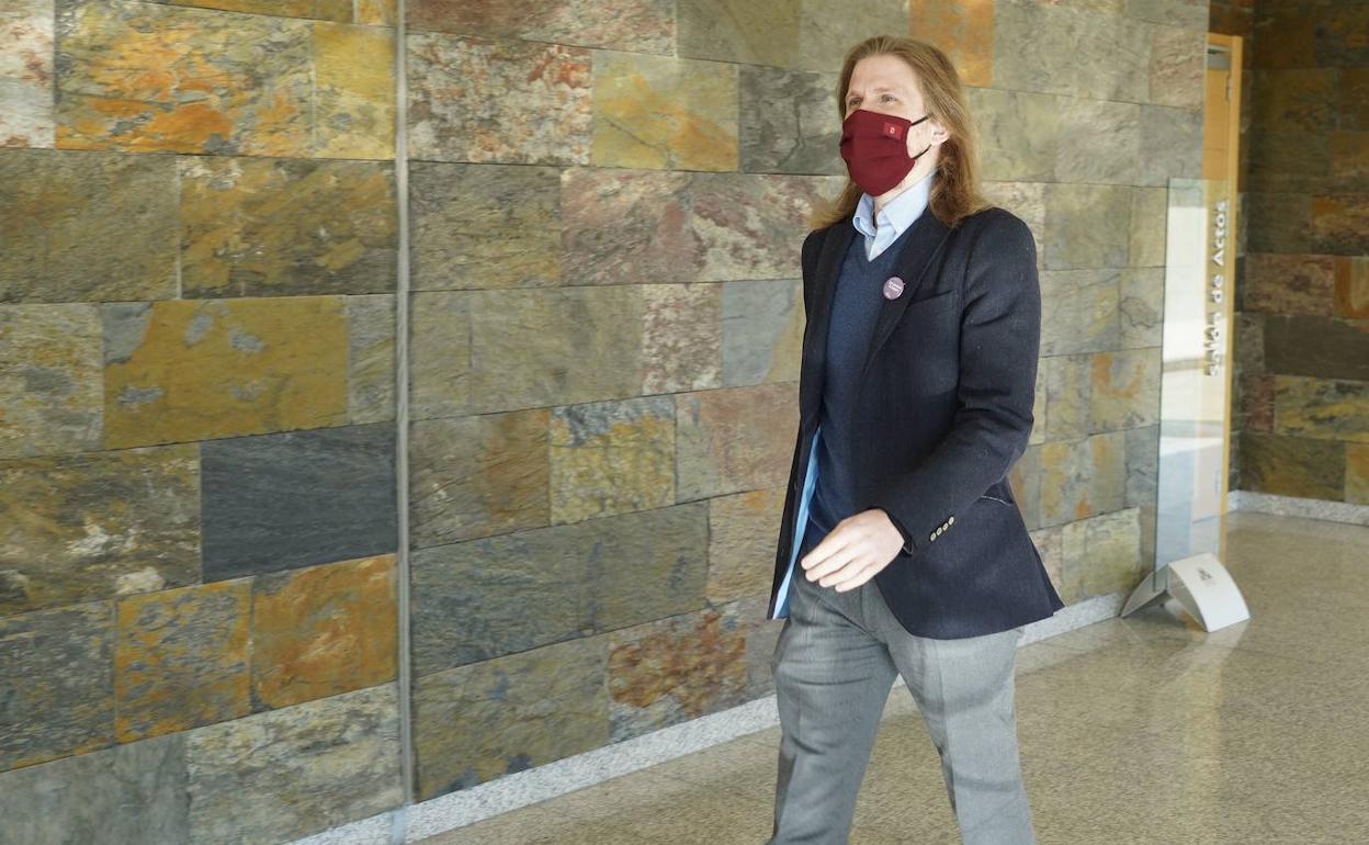 El secretario general de Podemos Castilla y León, Pablo Fernández, ofrece declaraciones a medios con motivo de la actualidad política de la Comunidad.