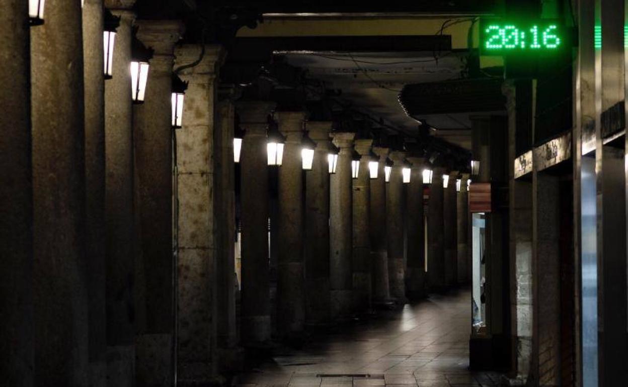 El toque de queda ya se ha adelantado en Castilla y León.